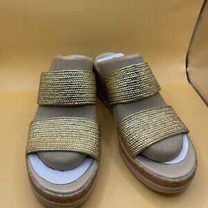 BZEE RESORT SLIPPERS (6.5)